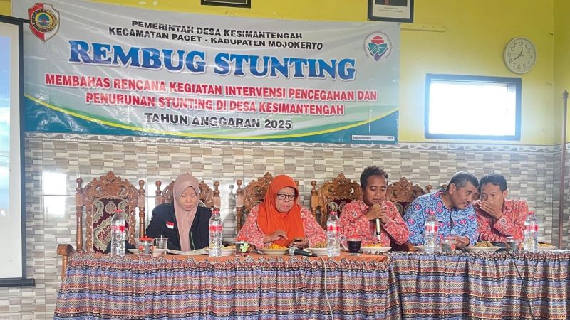 ATASI STUNTING: Kegiatan Rembuk Stunting Desa Kesimantengah, Kecamatan Pacet, diikuti semua elemen masyarakat dan pendamping gizi.