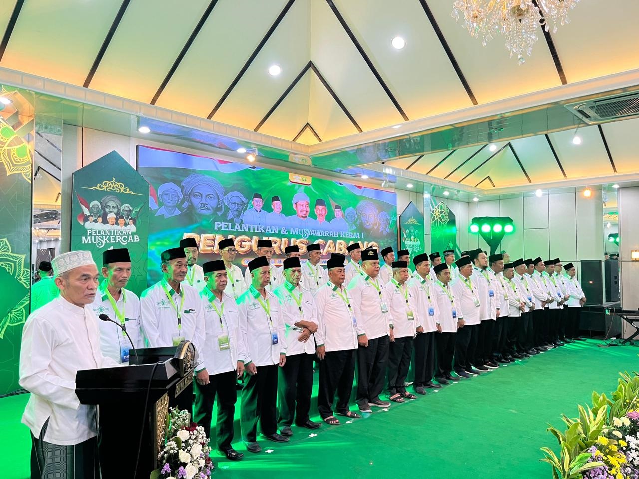 PROSESI BAIT: Pengurus Cabang Nahdlatul Ulama Kabupaten Mojokerto masa khidmat 2025-2030 saat dilantik Katib Am PBNU KH Athoillah Sholahudin Anwar di Nine Star Hall Kantor PC NU Kabupaten Mojokerto,