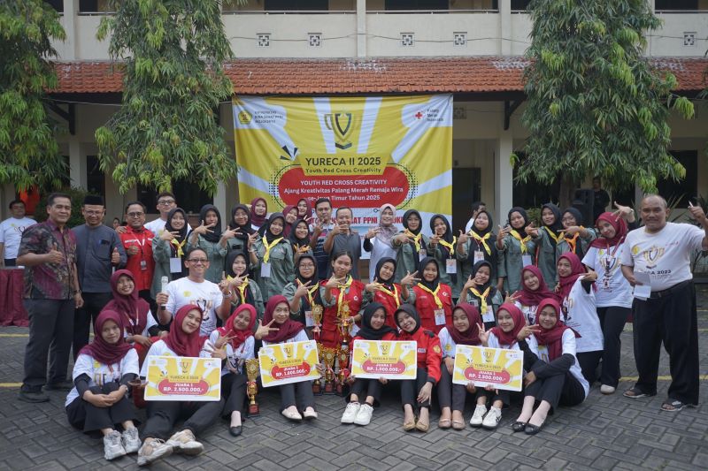 AGENDA RUTIN: Para pelajar SMA dari sejumlah daerah di Jawa Timur semangat mengikuti kegiatan YURECA tingkat provinsi yang digelar UBS PPNI Mojokerto, Sabtu (13/9).