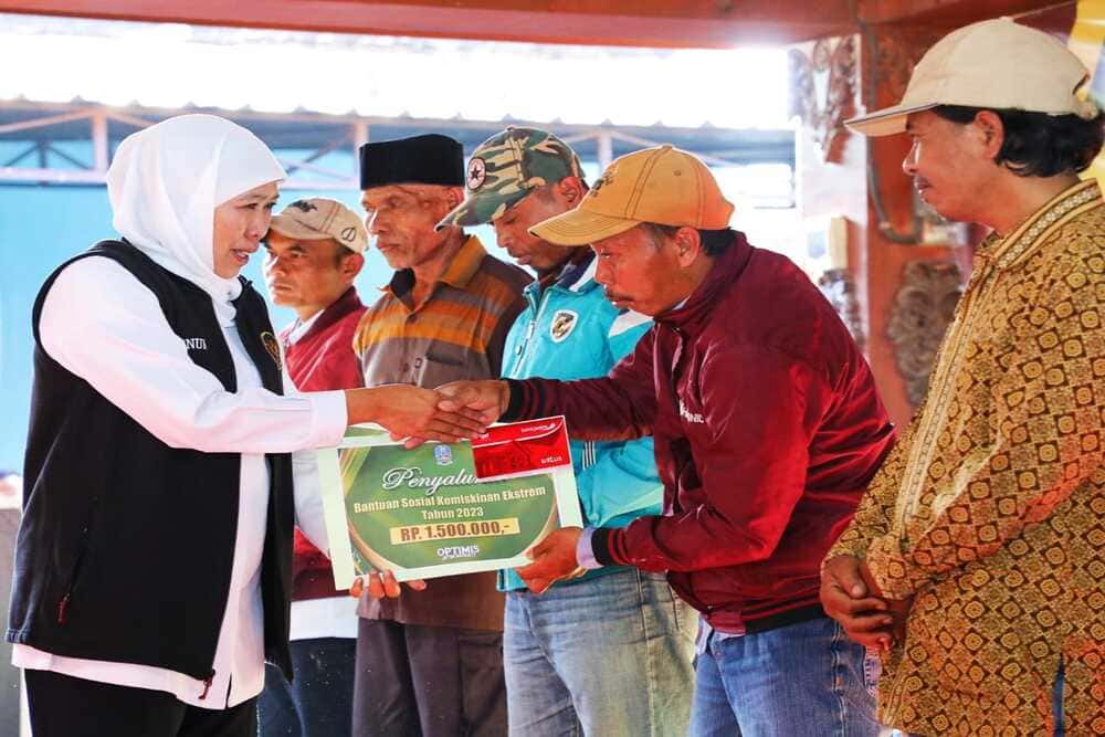 Penyaluran BANSOS oleh Gubernur Jawa Timur Khofifah Indah Parawansah