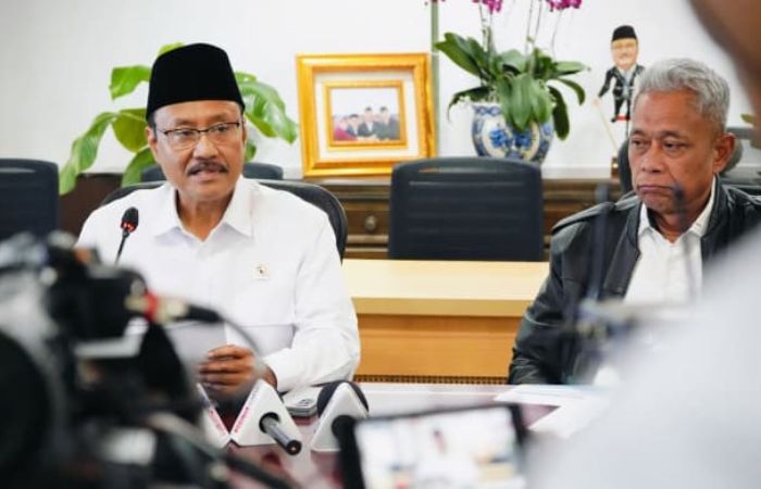 Menteri Saifullah Yusuf ketika memberikan keterangan pers di Kantor Kemensos, Jakarta, Senin (15/9/2025).