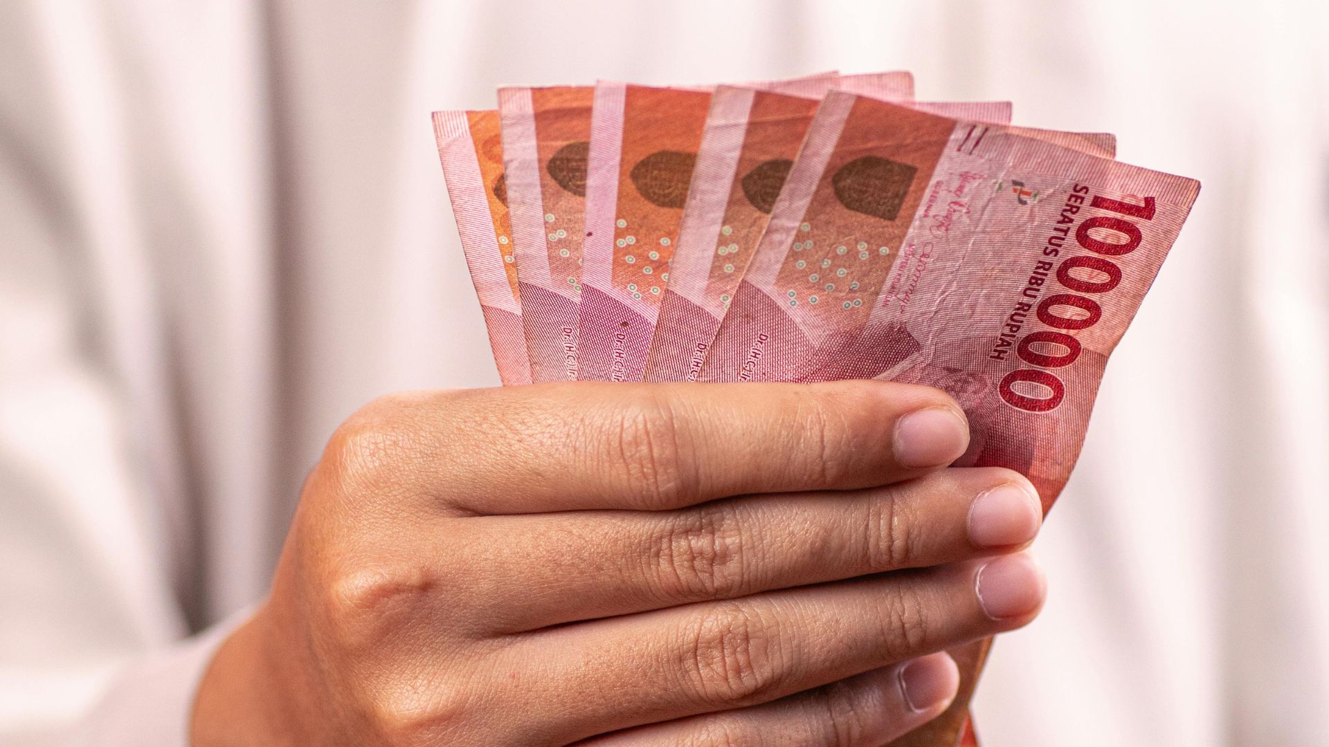 Berikut ini adalah rincian jumlah bantuan PKH per tahap.