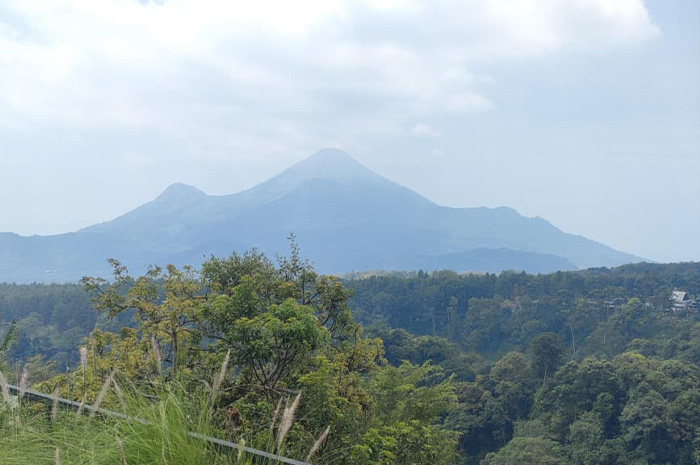 Di balik hiruk-pikuk kota Mojokerto yang semakin berkembang,