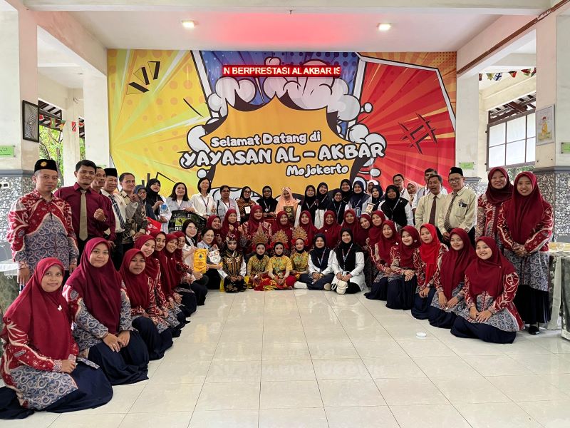 TUKAR ILMU: Kelab Pencinta Alam Sekolah Malaysia saat sharing dengan SDI Al-Akbar terkait aksi lingkungan yang diusung sebagai sekolah hijau, Rabu (17/9).