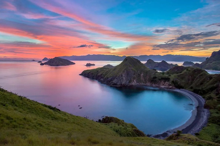 Labuan Bajo sebuah kota kecil di ujung barat Pulau Flores, Nusa Tenggara Timur. Sumber Foto: Google
