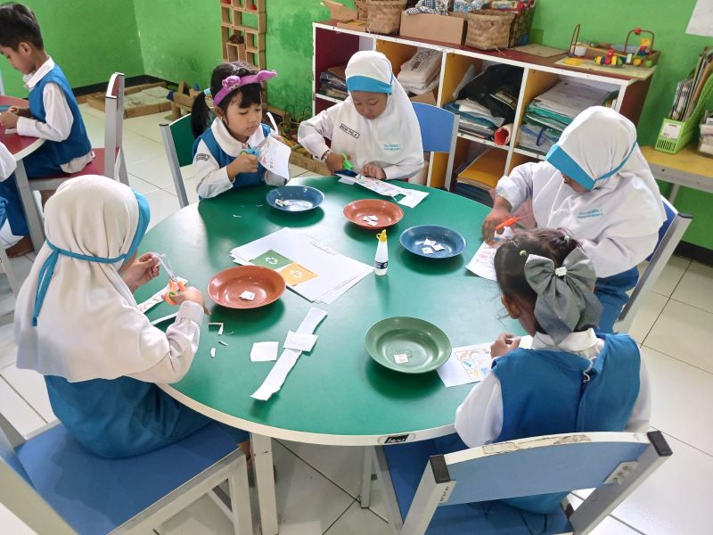 AKAN DIJANGKAU: Suasana pembelajaran di TKN Pembina 1 Sooko beberapa waktu lalu. Mulai tahun depan, siswa taman kanak-kanak ini diwacanakan bakal tersentuh bantuan PIP.