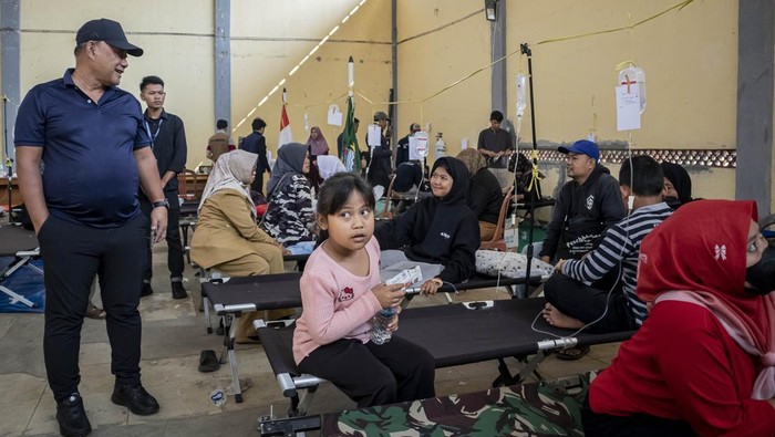 Paras pelajar mengalami keracunan massal usai mengonsumsi  MBG di Kabupaten Bandung Barat.