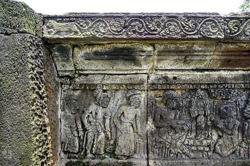 JEJAK ARKEOLOGIS: Panil relief kisah Sri Tanjung di dinding Pendopo Teras, kompleks Candi Penataran, Blitar.