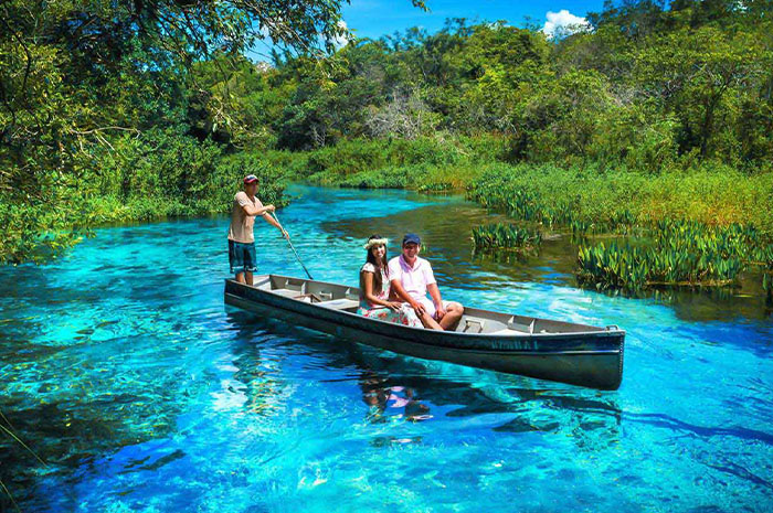 Di kawasan Bonito, negara bagian Mato Grosso do Sul, Brazil, terdapat salah satu sungai paling terkenal yang bernama Rio Sucuri. Sumber foto: Google
