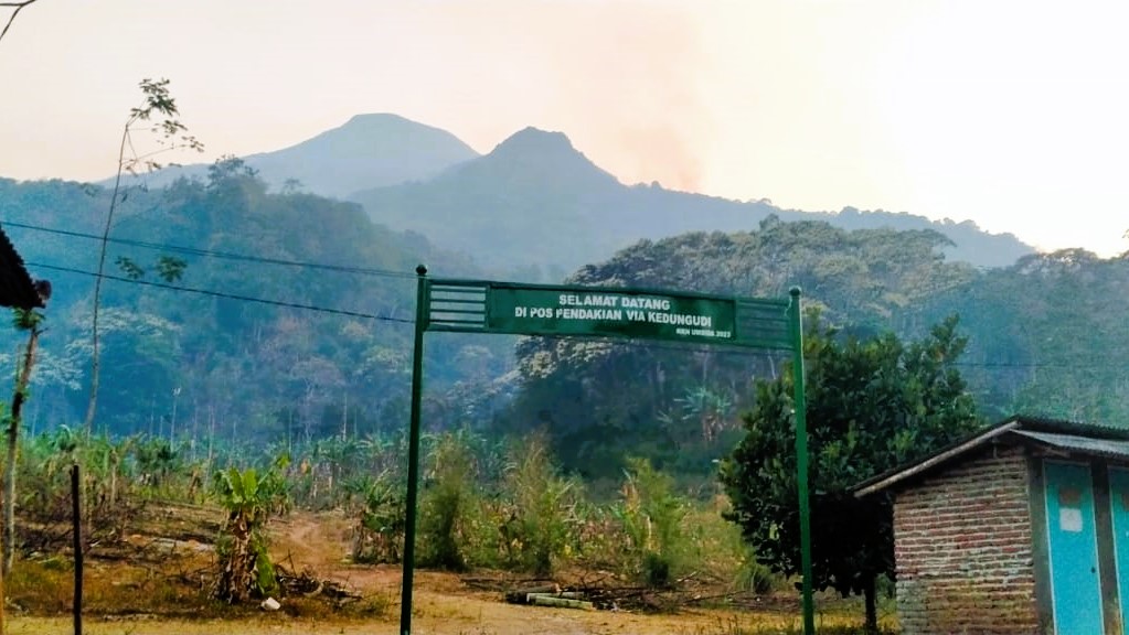 RAWAN TERSESAT: Lima orang pendaki Gunung Penanggungan melapor ke layanan darurat karena tersesat, Sabtu (27/9) pagi.