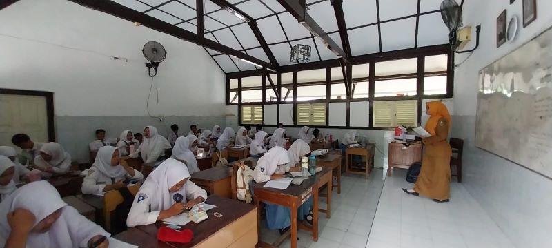 HARUS CERMAT: Siswa SMAN 3 Mojokerto mengikuti bimbingan intensif persiapan TKA bersama guru BK, Senin (29/9) lalu.