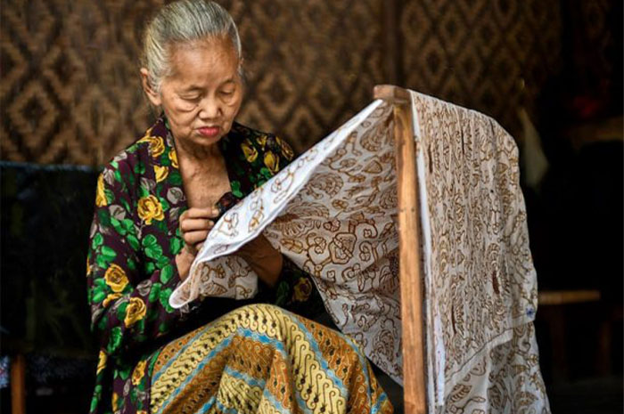 Sejak tahun 2009,  UNESCO telah menetapkan bahwa tanggal 2 Oktober ditetapkan sebagai Hari Batik Nasional Indonesia. Sumber foto: Google
