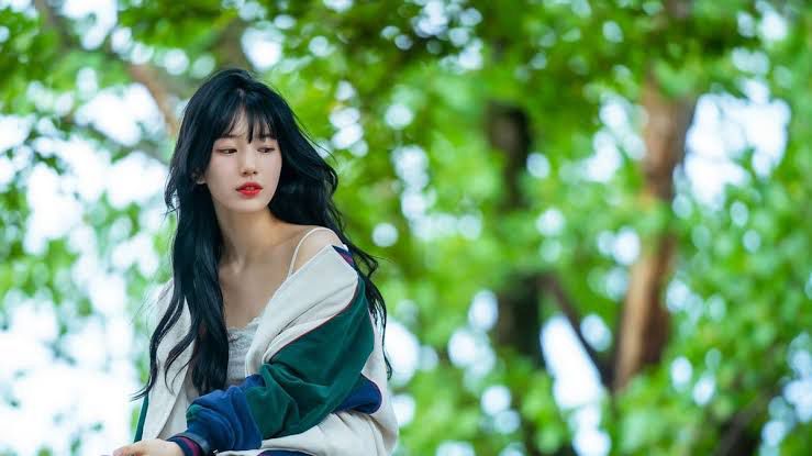 Perjalanan Karier Gemilang Bae Suzy: Penyanyi, Aktris, dan Model Multitalenta