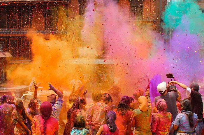 India dikenal sebagai negeri penuh warna baik dalam budaya, tradisi, maupun perayaan rakyatnya. Sumber Foto: Google