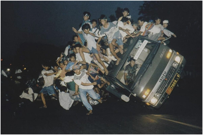 Foto jepretan Sholihuddin yang memenangkan World Press Photo 1996