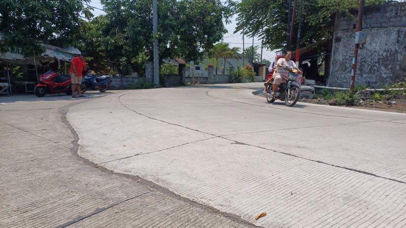 INFRASTRUKTUR: Kondisi jalan lingkungan Dusun Ploso dan Dusun Kalitengah di Desa Bangun setelah mendapat pembangunan kini tengah dinikmati warga.