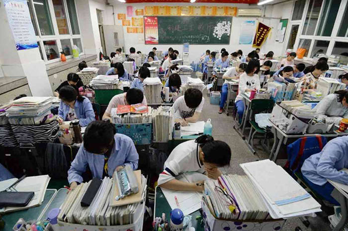 Di china ada salah satu momen ujian paling penting bagi siswa SMA sederajat yang ingin melanjutkan ke perguruan tinggi. Sumber foto: Google