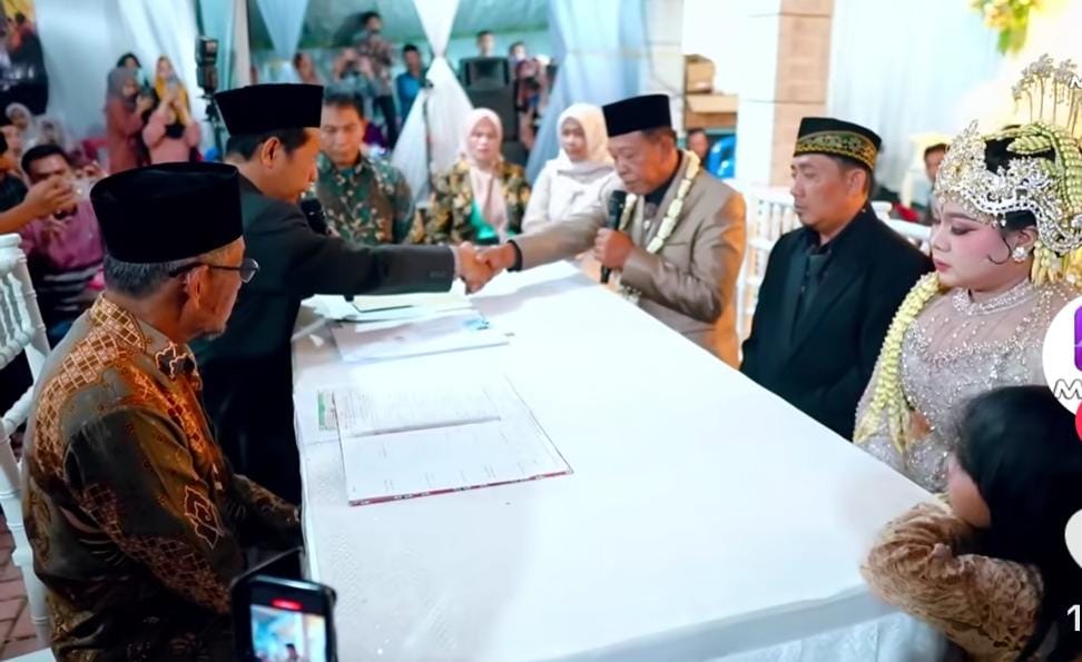 Mahar cek Rp 3 miliar dan mobil mewah, pernikahan Sheila-Tarman di Pacitan berujung teka-teki