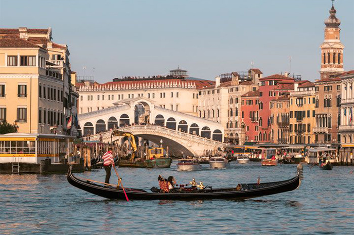 Venice, atau Venezia dalam bahasa Italia, merupakan salah satu kota paling mempesona di dunia. sumber foto: pinterets