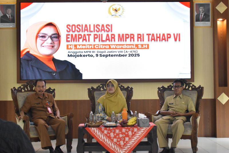 SOSIALISASI: Meitri Citra Wardani, SH Anggota DPR RI nomor anggota A-476.
