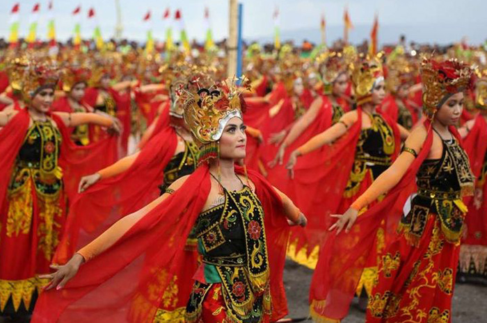 Tari Gandrung merupakan salah satu ikon budaya yang sangat melekat dengan identitas masyarakat Banyuwangi, Jawa Timur. sumber foto: pinterets