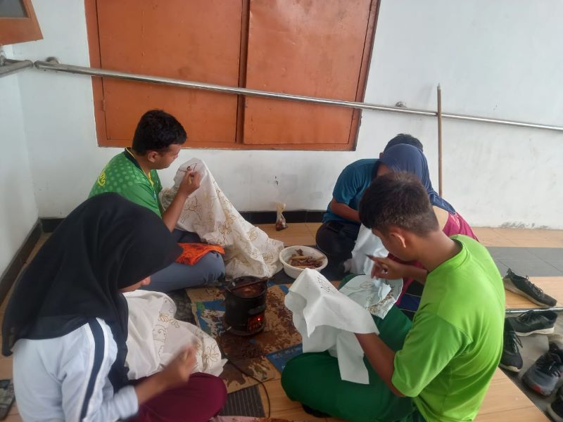 PERLU KESIAPAN: Suasana pembelajaran di SLBN Seduri, Kecamatan Mojosari. Tahun ini, jenjang SMA-LB juga akan melaksanakan TKA yang menjadi pengganti ujian nasional (UN).