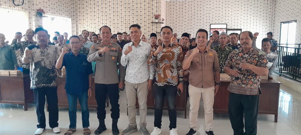 BERSAMA RAKYAT: Anggota DPRD Kabupaten Mojokerto Edi Ikhwanto, menjadi narasumber Wasbang di kantor Kecamatan Pungging. Dalam momentum itu, politisi PKB ini kawal penuh aspirasi masyarakat.