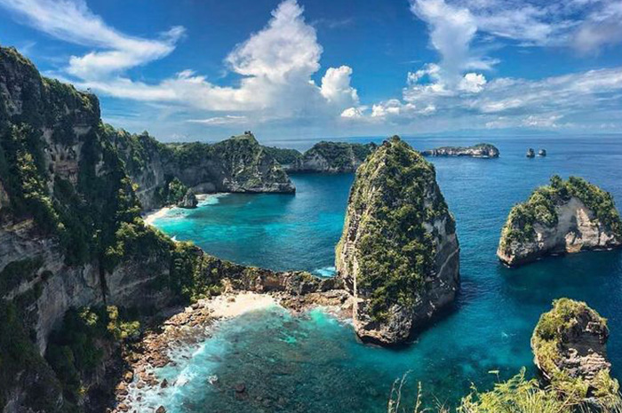 Terletak di sebelah tenggara Pulau Bali, Nusa Penida menjadi salah satu destinasi wisata yang kini mencuri perhatian dunia. sumber foto: pinterest