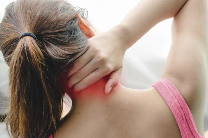 Di dunia ini, tak jarang orang yang sudah pernah mengalami bangun tidur dengan kondisi leher yang nyeri dan susah untuk digerakkan. Sumber foto: Google