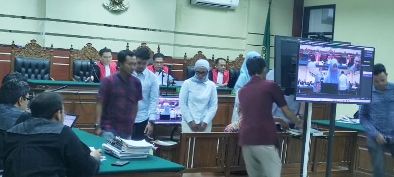BERIKAN KETERANGAN: Plt Kepala DPMPTSP Kota Mojokerto Fibriyanti, satu di antara tujuh orang saksi yang dihadirkan JPU Kejari Kota Mojokerto dalam sidang lanjutan kasus korupsi Kapal TBM di Pengadilan