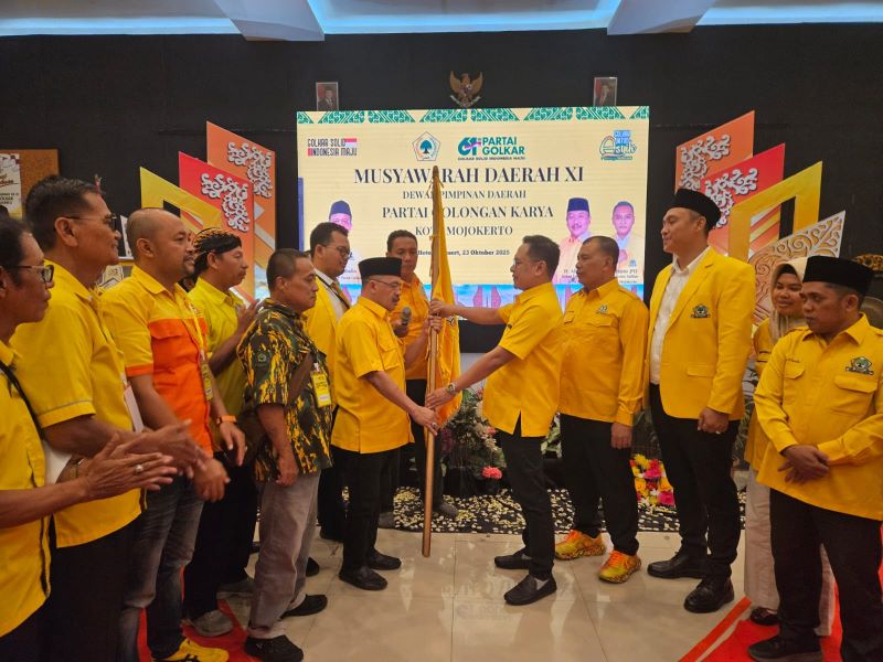 NAKHODA BARU: Agus Wahjudi Utomo terpilih secara aklamasi sebagai Ketua DPD Partai Golkar Kota Mojokerto periode 2025-2030 dalam Musda XI DPD Partai Golkar Kota Mojokerto, Kamis (23/10).