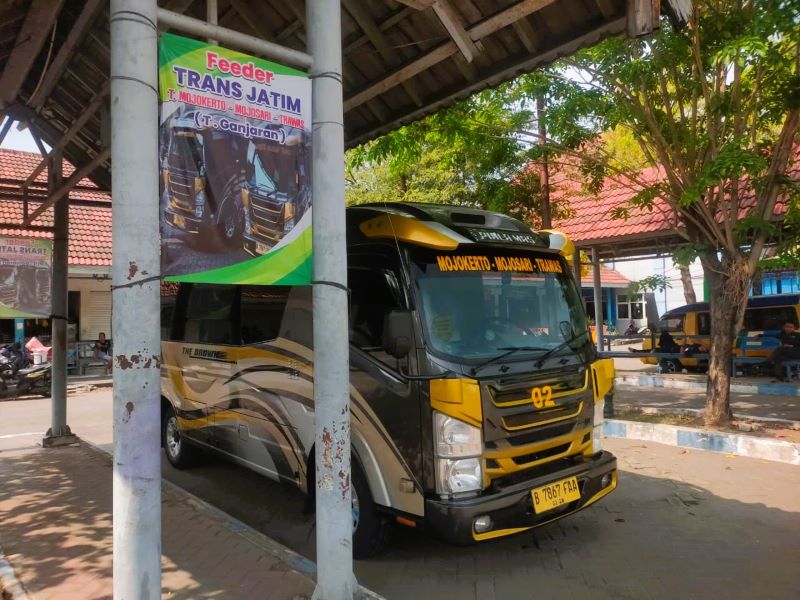 TRANSPORTASI UMUM: Angkutan feeder Gotra Mojo trayek Mojokerto-Trawas diuji fisik setiap hari di Terminal Kertajaya.