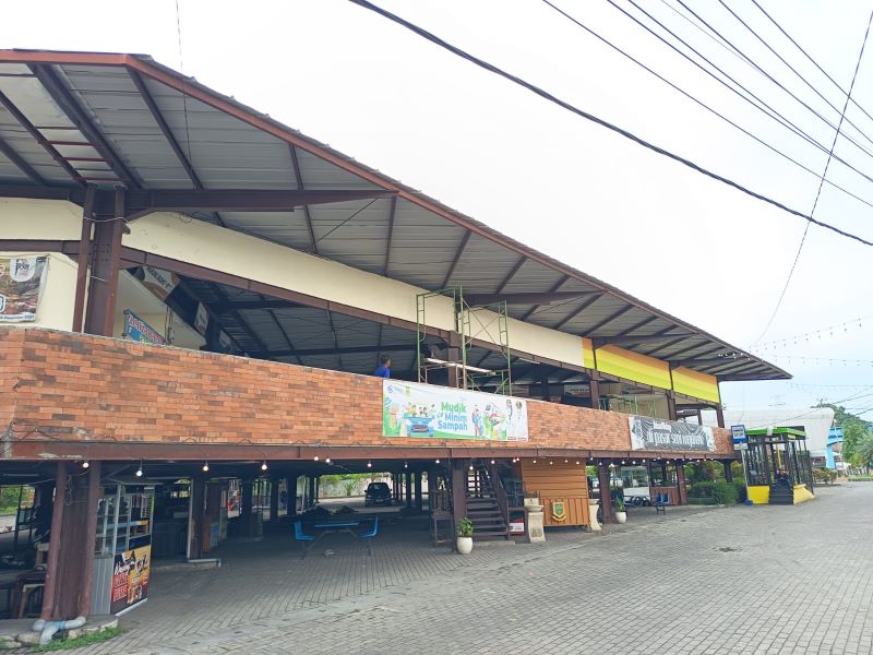 BAKAL DIISI: Kios di Rest Area Gunung Gedangan, Kota Mojokerto yang kosong bakal dilakukan pengisian kembali oleh pedagang.