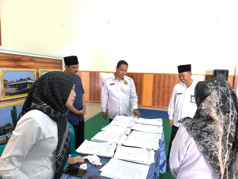 GERAK CEPAT: Calon Jemaah Haji Kabupaten Mojokerto menjalani perekaman bioemetrik untuk persiapan keberangkatan haji di kantor Kemenag Kabupaten Mojokerto, September lalu.