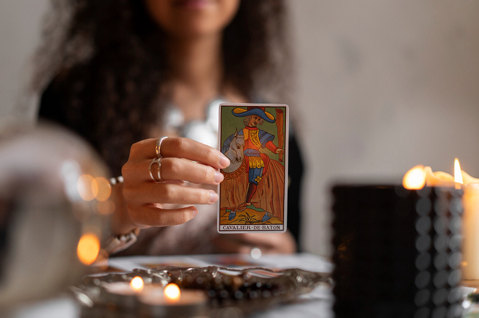 Ramalan Tarot November 2025! Banyak Kejutan, Tantangan Baru, dan Kesuksesan Menghampiri, Zodiak Apa yang Beruntung? (sumber : Freepik)