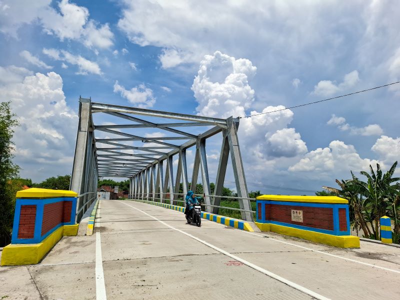 TEPAT WAKTU: Proyek strategis daerah, Jembatan Talunbrak, di Desa Talunblandong, Kecamatan Dawarblandong, Kabupaten Mojokerto senilai Rp 13,5 miliar tuntas.