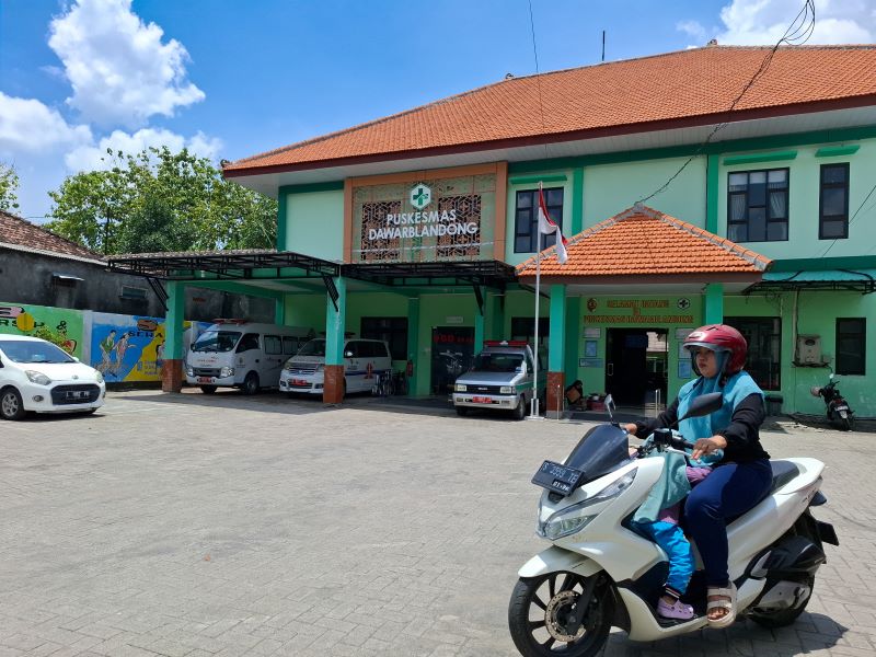 DANA KAPITASI: Puskesmas Dawarblandong terletak di Desa Pulorejo, Kecamatan Dawarblandong, Kabupaten Mojokerto. Pegawai setempat belakangan resah atas dugaan pemotongan uang perjalanan dinas.