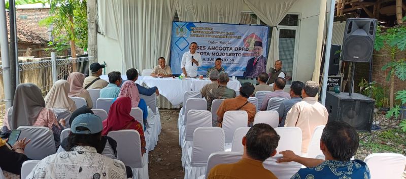 BINCANG BISNIS: Anggota DPRD Kota Mojokerto Sugiyanto saat menggelar reses III masa sidang tahun 2025 bersama para pengurus KKMP se-Kecamatan Magersari.