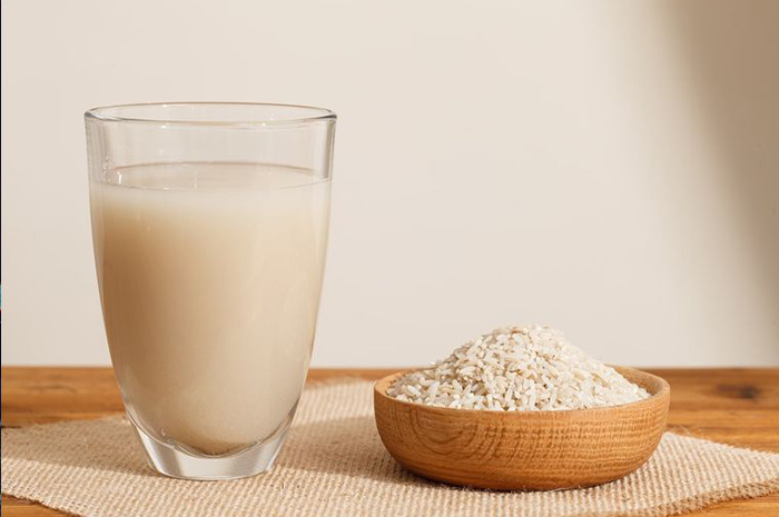 Tak hanya bermanfaat sebagai bahan pokok makanan sehari-hari, beras juga dikenal memiliki khasiat luar biasa untuk merawat kesehatan kulit. Sumber foto: Google