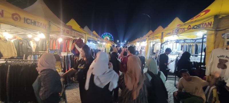 MERIAH: Suasana Harmoni Market di Parkir Selatan Pasar Semeru Kota Mojokerto yang digelar jelang Jambore #2 Fest Minitrek Minion