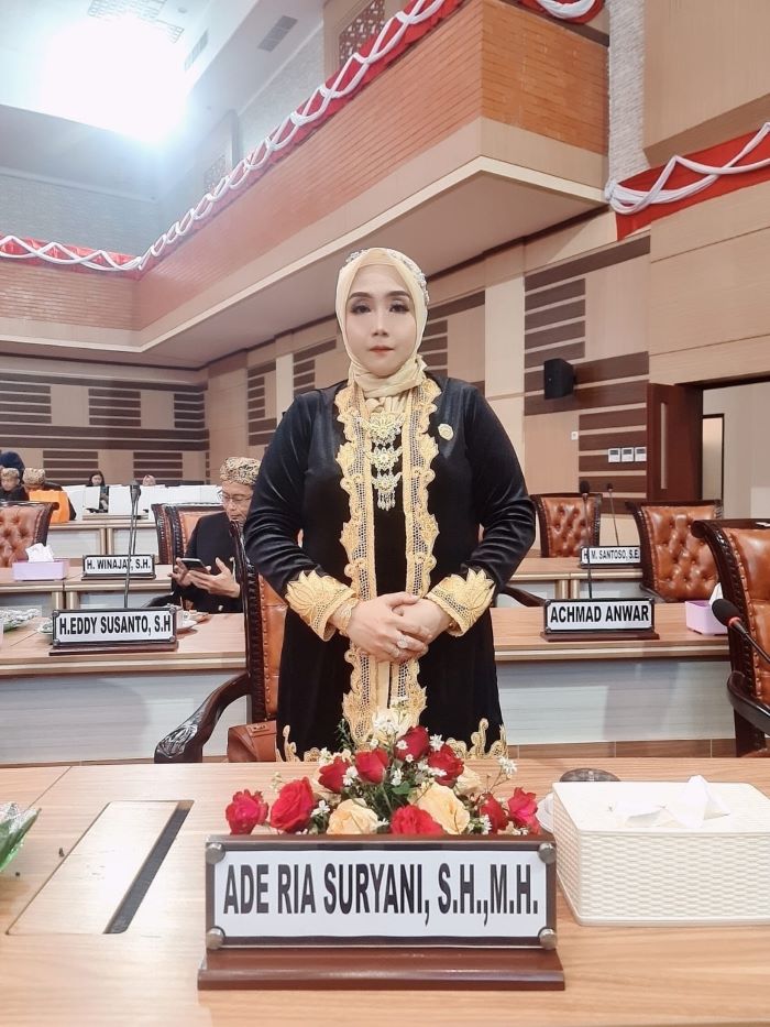 Ade Ria Suryani, SH, MH Anggota DPRD Kabupaten Mojokerto