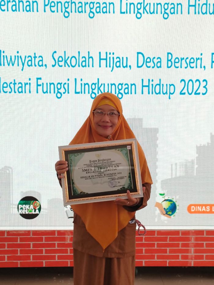 Ridha Dwi Wulansari, M.Pd, Kepala SMPN 1 Trowulan