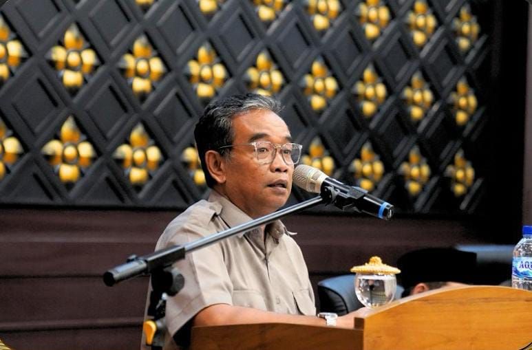 SARAN KONSTRUKTIF: Anggota DPRD Kota Mojokerto Moeljadi menyampaikan pandangan umum dari Fraksi Nasional Demokrat pada rapat paripurna beberapa waktu lalu.
