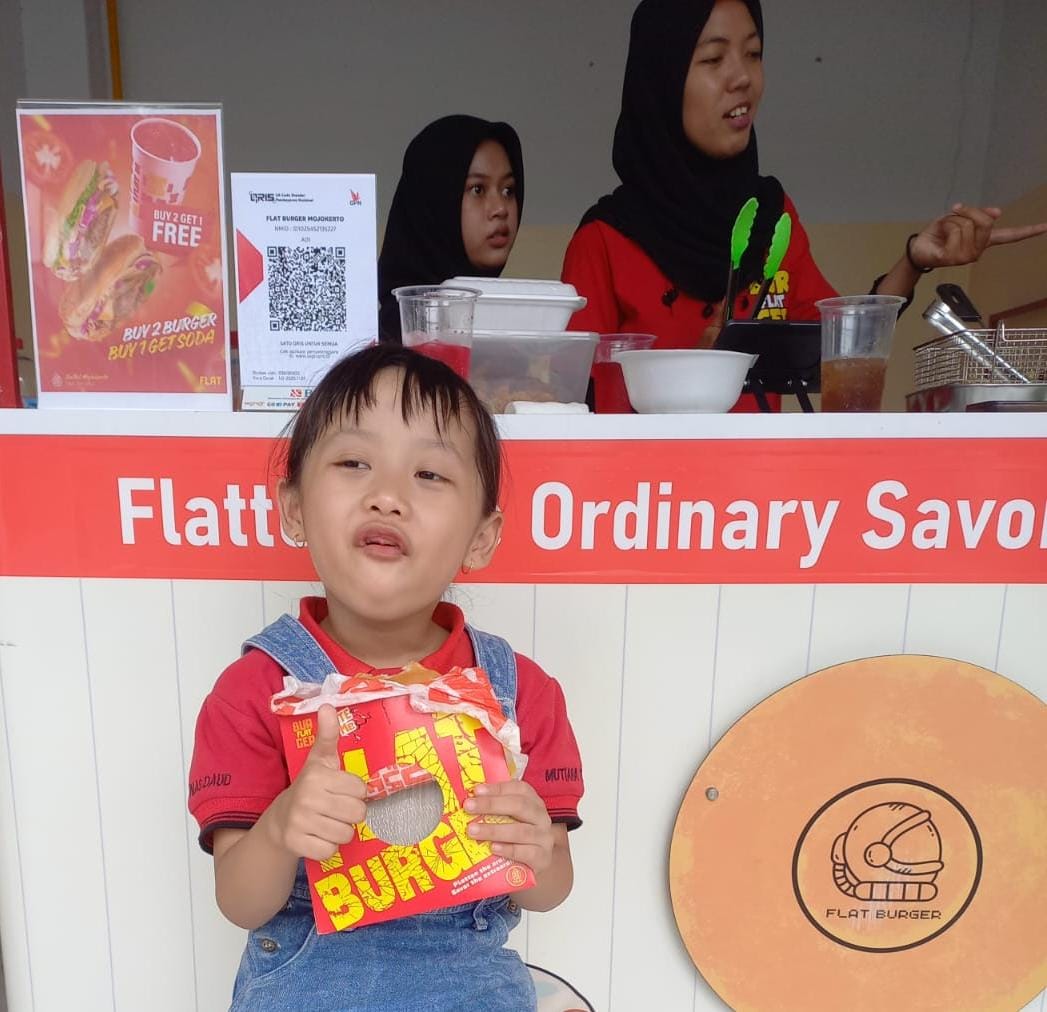 Burger Flat hadir di Pasar Semeru Kota Mojokerto.