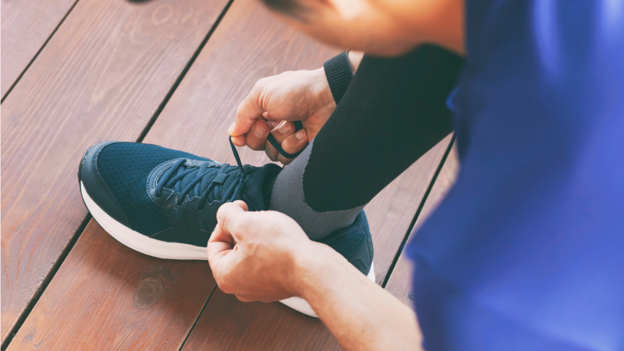 Produk sepatu yang diproduksi di Indonesia ditolak oleh Amerika Serikat karena adanya radiasi Cs-137. Pemerintah segera mencari asal mula kontaminasi dan melakukan proses dekontaminasi yang besar.