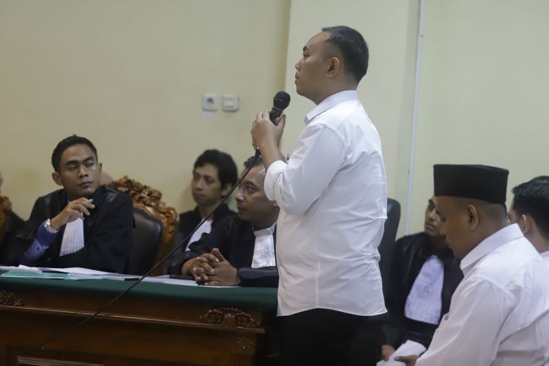 BUKAN MULTIYEARS: Sidang pemeriksaan setempat perkara kapal TBM oleh majelis hakim Pengadilan Tipikor Surabaya, Jumat (3/10) silam. Meski bermasalah dan belum selesai pada 2023, proyek kapal TBM.