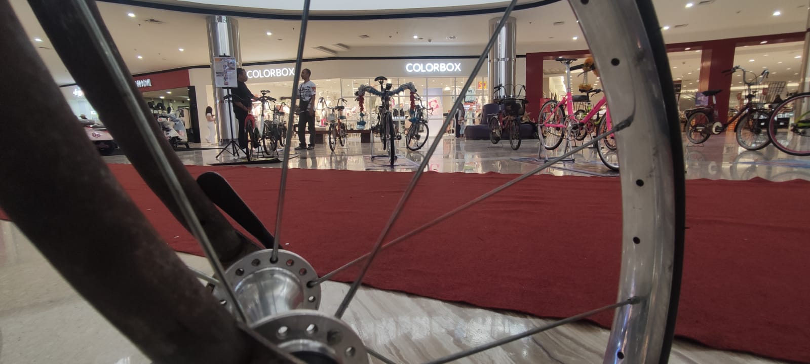 Pameran Nasional Minitrek Minion di Grand Atrium Sunrise Mall Kota Mojokerto, Jumat (14/11). Agenda pameran ini berlangsung dua hari, mulai 14&ndash;15 November 2025.