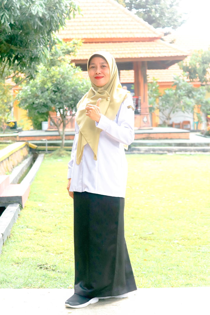 Trining Wardiasih, SMAN 1 Pacet