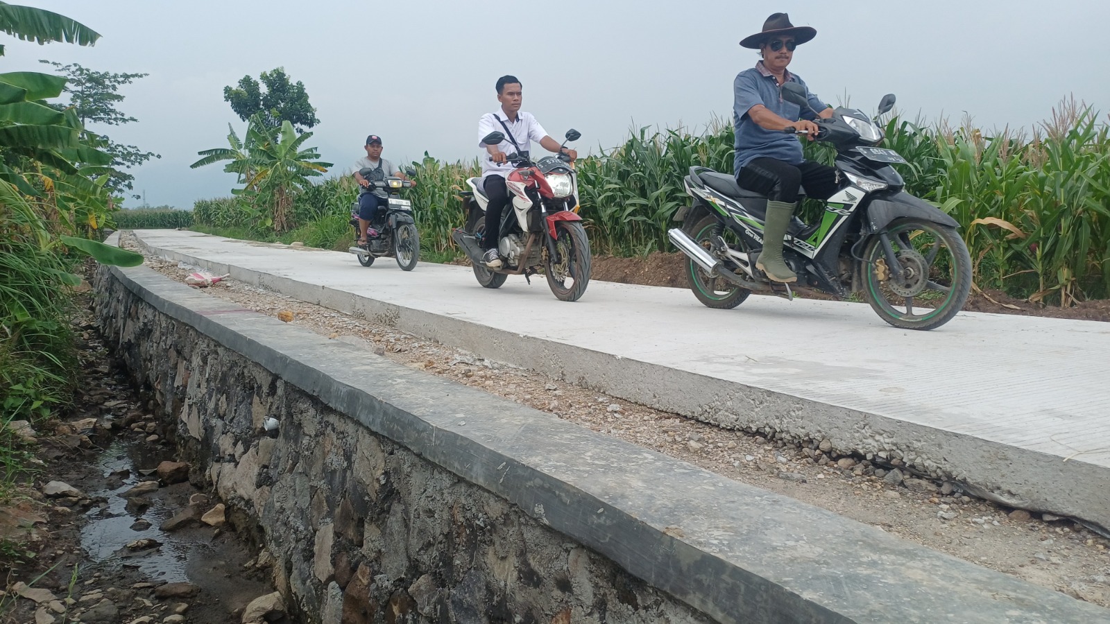 SARPRAS: Salah satu ruas jalan di Dusun Jerukwangi tuntas dibangun Pemdes Jiyu, Kecamatan Kutorejo.