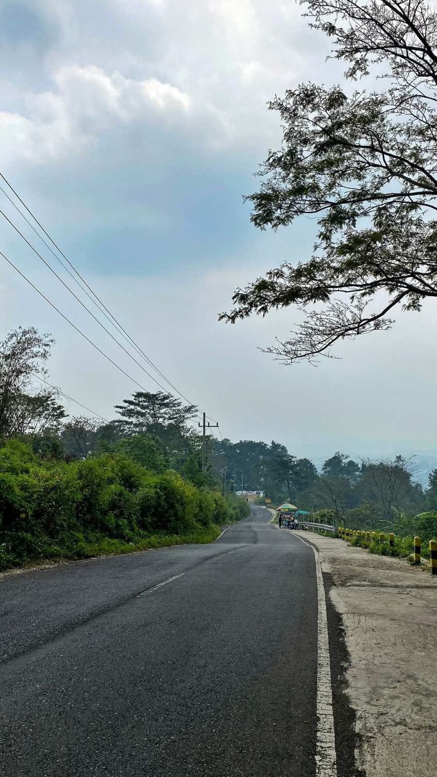 TURUNAN PANJANG: Jalur Pacet-Cangar, Desa/Kecamatan Pacet, bakal segera ditambahi guardrail oleh Dishub Jatim dalam waktu dekat ini.